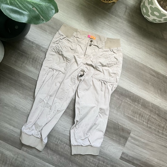 Y2K "catch my I" Capris - Picture 2 of 4